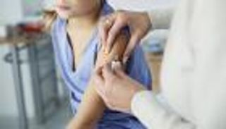 في إيطاليا.. طلاب يوافقون على التطعيم لحماية زميلتهم من الأمراض