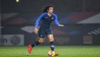 لاعب أرسنال يصدم المغرب ويخطب ود فرنسا