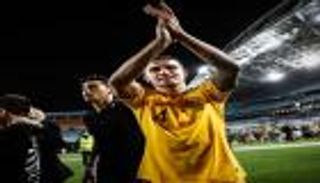 أستراليا تودع كاهيل بثلاثية في لبنان 