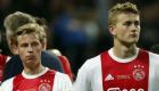 برشلونة يضع لاعبا ثالثا من أياكس على قائمة اهتماماته