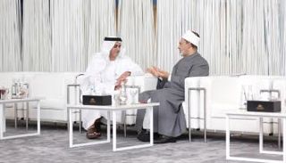 شيخ الأزهر يلتقي سيف بن زايد على هامش ملتقى تحالف الأديان في أبوظبي