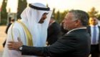 محمد بن زايد يغادر الأردن والملك عبدالله الثاني في وداعه