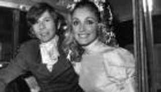 مجهول يشتري فستان زفاف الممثلة الأمريكية شارون تايت بـ56 ألف دولار