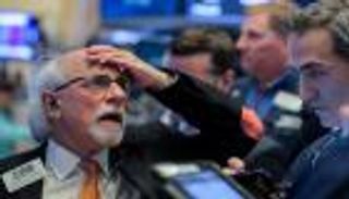 وول ستريت تهبط عند الفتح وسط توقعات ضعيفة لقطاع التجزئة