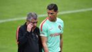 مدرب البرتغال يتهرب من الحديث عن مستقبل رونالدو
