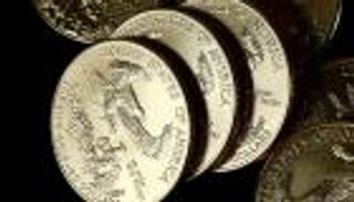 الدولار يقفز من أدنى مستوى في أسبوعين