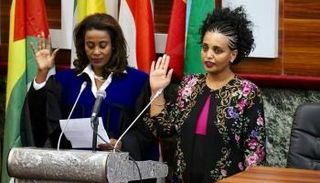 برتكان مديكسا خلال أداء القسم في البرلمان