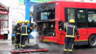 اندلاع حريق في موقف للحافلات بجنوب شرق لندن