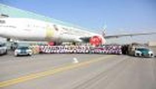 العنصر النسائي في شرطة دبي يدخل "غينيس" بسحب طائرة بوينج 777