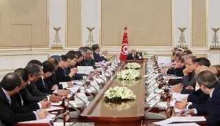 اجتماع مجلس الوزراء التونسي بقيادة السبسي