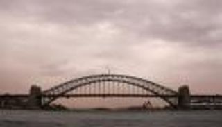 الطقس المتقلب يضرب أستراليا.. حر شديد وثلوج ورياح وحرائق