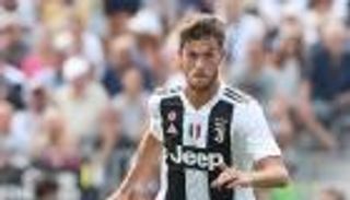 مدافع يوفنتوس يلجأ إلى روما للهروب من جحيم أليجري