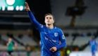 وكيل مهاجم جينك يؤكد محادثاته مع أرسنال