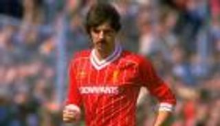 مدافع ليفربول السابق يتوقع فشل الريدز في تخطي واتفورد