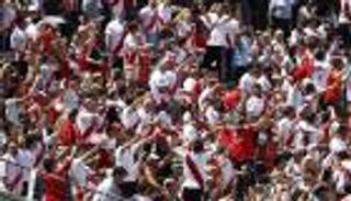 جماهير ريفر بليت تهاجم حافلة بوكا جونيورز