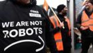 عمال "أمازون" أوروبا يحتجون بسبب ظروف العمل خلال "الجمعة السوداء"