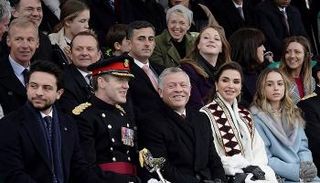 ملك الأردن وقرينته وولي عهده يحضرون حفل تخرج الأميرة سلمى من ساندهيرست
