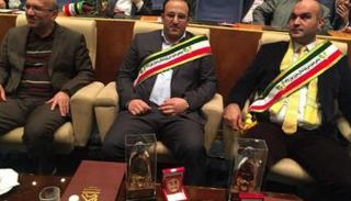 رضا عظيمي في الوسط - أرشيفية