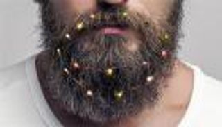 بالصور.. مصابيح صغيرة لتزيين لحى الرجال في الكريسماس
