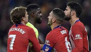 لقطة من مباراة أتلتيكو مدريد وبرشلونة