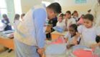 الهلال الأحمر الإماراتي يؤهل 20 معلما يمنيا لدعم الأطفال نفسيا