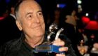 وفاة المخرج الإيطالي برناردو بيرتولوتشي عن عمر يناهز 77 عاما