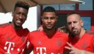 مدرب بايرن ميونيخ يوضح موقف كومان وجنابري من لقاء بنفيكا
