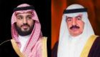 رئيس وزراء البحرين لولي العهد السعودي: الرياض والمنامة عائلة واحدة
