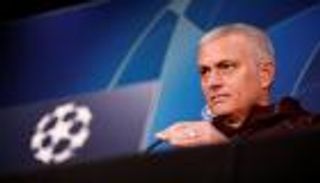 مورينيو يطالب لاعبي يونايتد بحسم مواجهة يانج بويز مبكرا