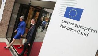 ماي والممثل الدائم لبريطانيا لدى الاتحاد الأوروبي – رويترز