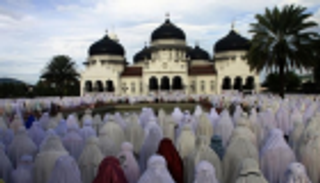 تطبيق إندونيسي للإبلاغ عن المعتقدات المضللة يهدد بتقسيم المجتمع