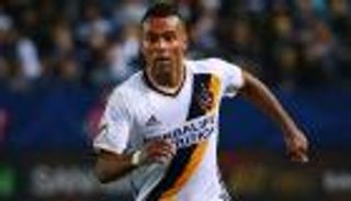 لوس أنجلوس جالاكسي يقرب أشلي كول من الاعتزال