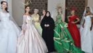 المصممة الإماراتية منى المنصوري تقدم 20 قطعة بأسبوع الموضة الفرنسي