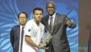 السعودي تركي العمار يفوز بجائزة أفضل لاعب شاب في آسيا