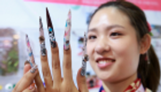 بالصور.. الصين تستضيف معرضا دوليا للأظافر والرموش 