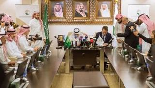 جانب من توقيع الاتفاقية بين مركز الملك سلمان ووكالة الأنروا