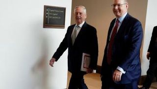 جيمس ماتيس قبل إفادته أمام مجلس الشيوخ - رويترز