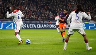 رياض محرز أمام ليون