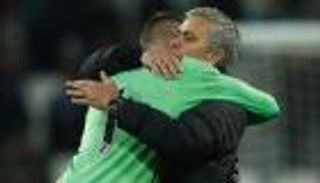 مورينيو يتغنى بدي خيا "الأفضل في العالم" بعد الفوز على يانج بويز