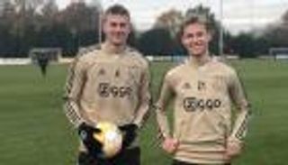 أياكس يصدم برشلونة بقيمة صفقة الثنائي الهولندي