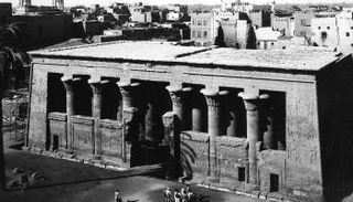 معبد إسنا جنوب الأقصر