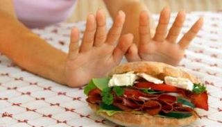 ٣ نصائح أساسية لتجنب حساسية الطعام أثناء السفر