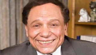 عادل إمام يخوض مفاوضات للعودة للسينما