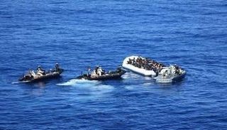 إنقاذ مهاجرين غير شرعيين - أرشيفية