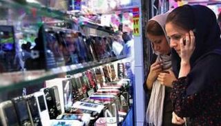 متجر لبيع الهواتف في إيران - أرشيفية