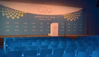 تعاملات النفط والدولار والذهب و"وول ستريت" تتباين ترقبا لنتائج (G20)
