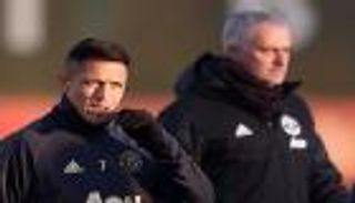 مورينيو يعلن غياب سانشيز طويلا عن مانشستر يونايتد