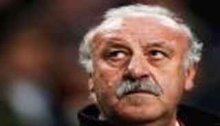 ديل بوسكي مندهش من غياب ميسي عن قائمة الكرة الذهبية