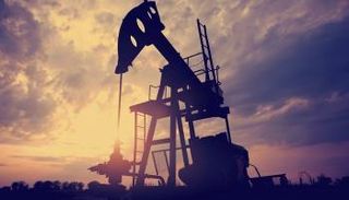 أسعار النفط تتعافي مع توقعات بشأن "أوبك"