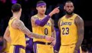 جيمس وإنجرام يقودان ليكرز لإسقاط مافريكس بدوري السلة الأمريكي